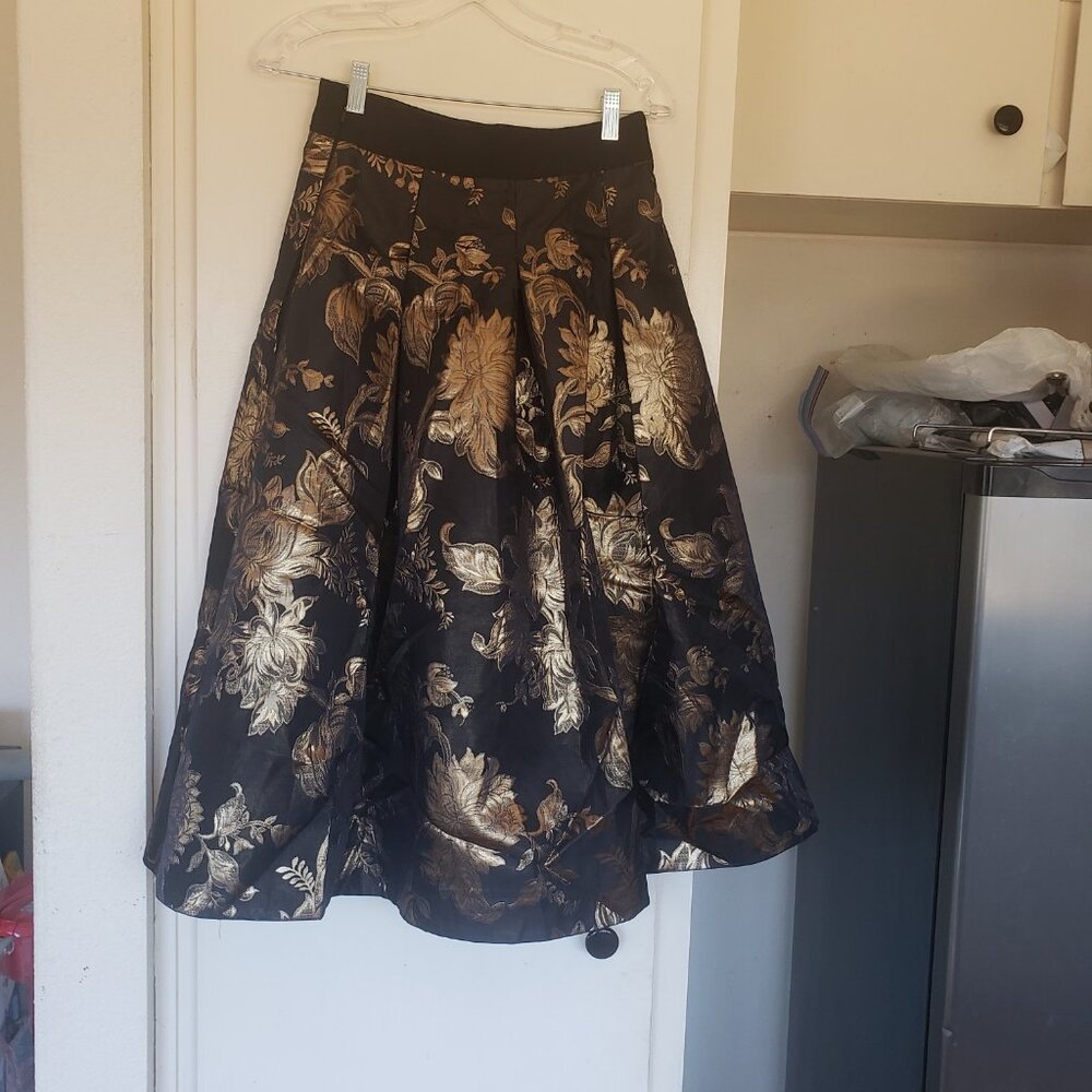 White House Black Market Black and Gold Full Skirt Size 2